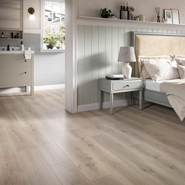 EGGER NatureSense Aqua 8/32 Classic Dub Pinot svetlosivý SOL2112 2,00 m²