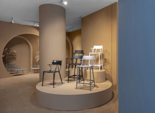 Kartell - Barová stolička A.I. RECYKLOVANÁ - nízka