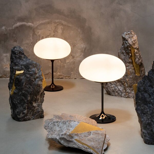 Gubi stolová lampa Stemlite, čierna-chrómová, výška 42 cm, stmievateľná, Chrómová / strieborná, Obývacia izba / jedáleň, kov, Dizajn, Stojacie svietidlo