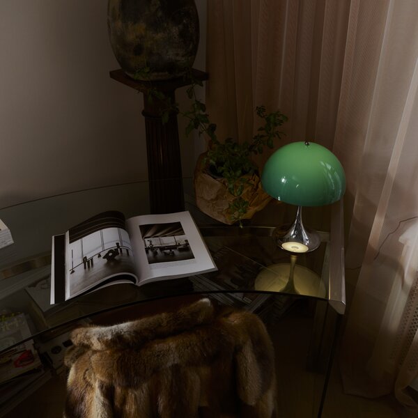 Prenosná lampa Panthella 160, Original Opal green – Louis Poulsen