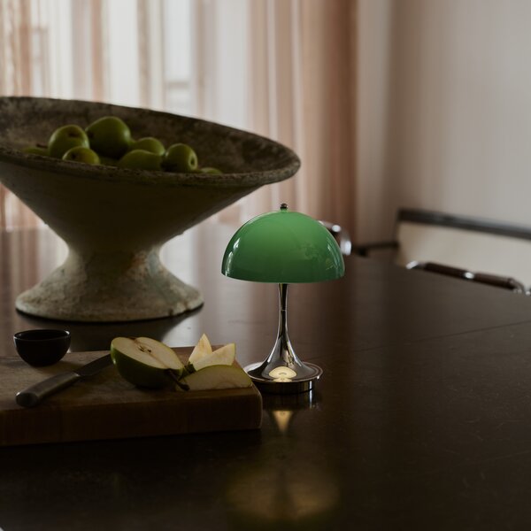 Prenosná lampa Panthella 160, Original Opal green – Louis Poulsen