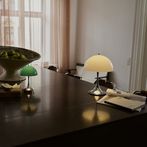 Prenosná lampa Panthella 160, Original Opal green – Louis Poulsen
