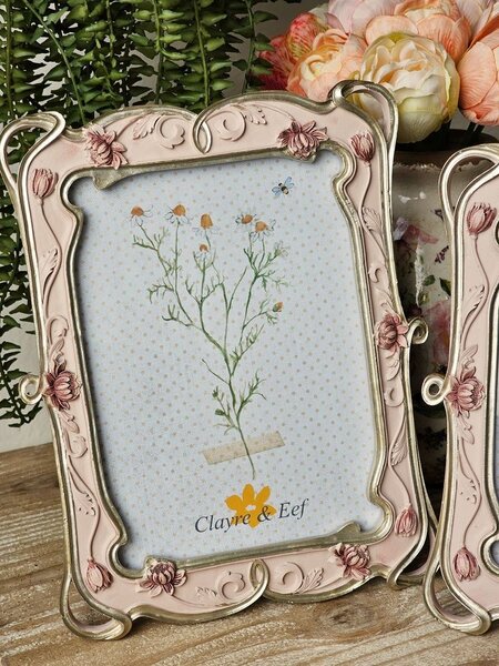 Pastelovo ružový fotorámik so zdobením a kvetmi - 19*2*24 cm / 13*18 cm - Clayre & Eef