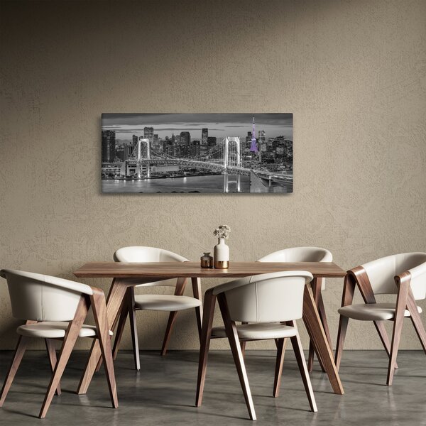 Obraz - Veľkomesto s fialovou vežou (120x50 cm)