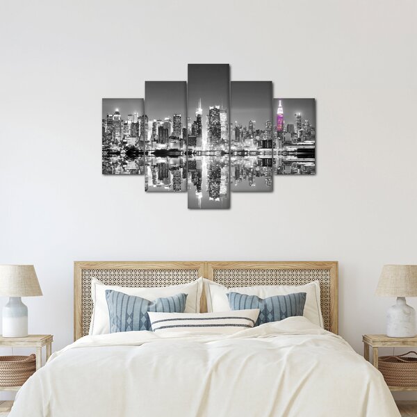 Obrázok - New York a fialový mrakodrap (150x105 cm)