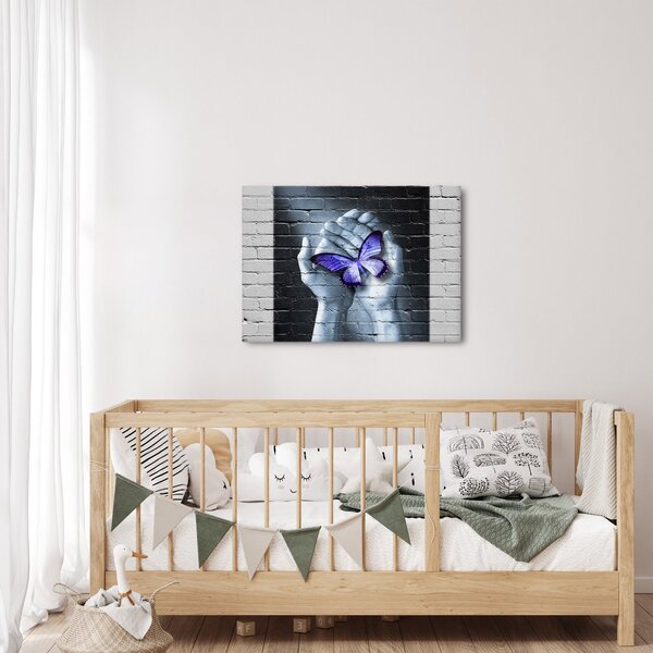 Obraz - Fialový motýľ na stene (70x50 cm)