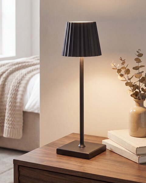 Stolná lampa čierna hliník železo kov moderný retro štýl interiér exteriér osvetlenie