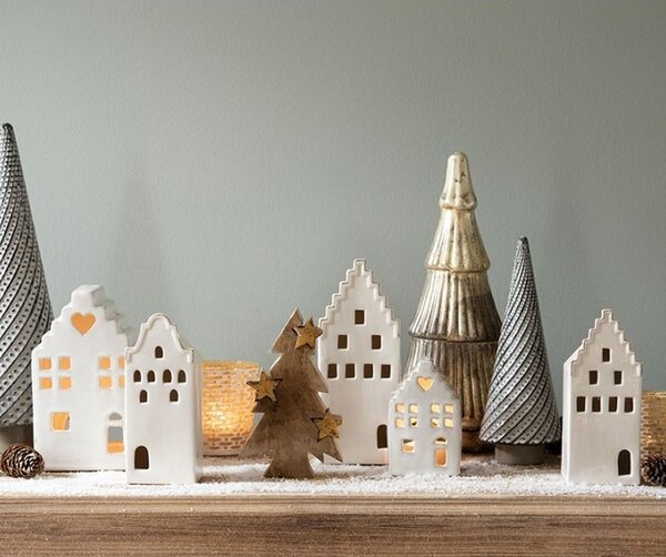 Béžový porcelánový domček svietnik na čajovú sviečku Christmas House M - 9*7*14 cm - Clayre & Eef
