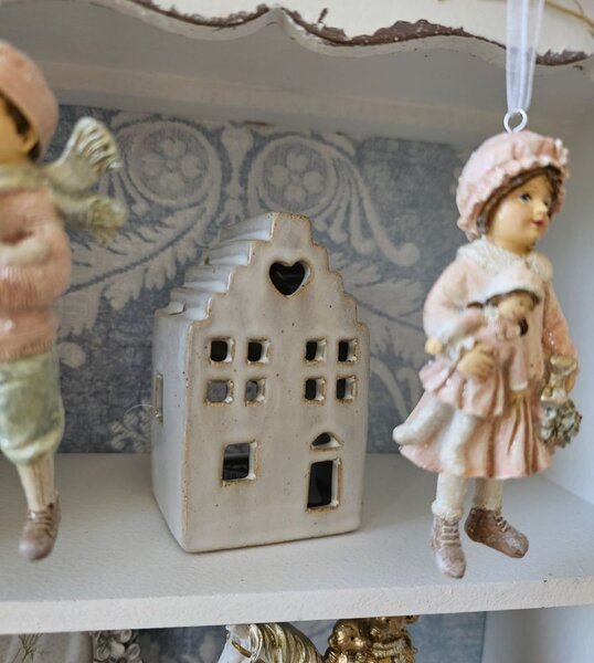 Béžový porcelánový domček svietnik na čajovú sviečku Christmas House S - 7*6*11 cm - Clayre & Eef