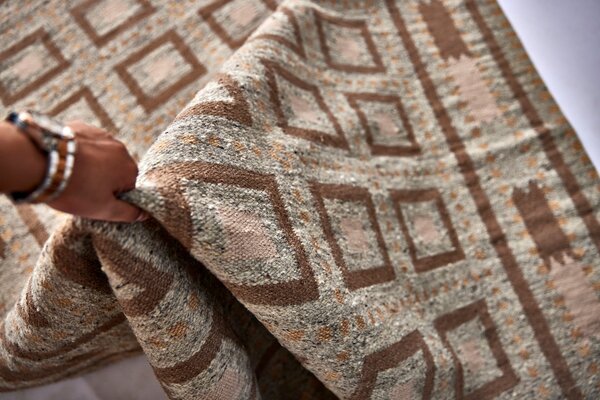Diamond Carpets India , Ručne viazaný kusový koberec Guggenheim DESP P81 Brown Natural, 80x150, hnedá, chodba / predsieň