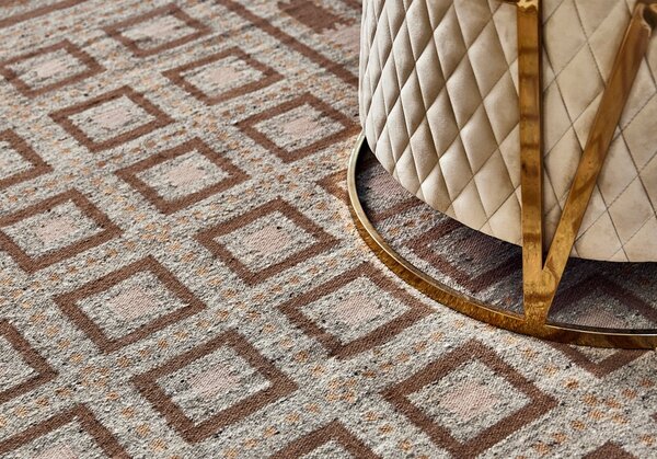 Diamond Carpets India , Ručne viazaný kusový koberec Guggenheim DESP P81 Brown Natural, 80x150, hnedá, chodba / predsieň
