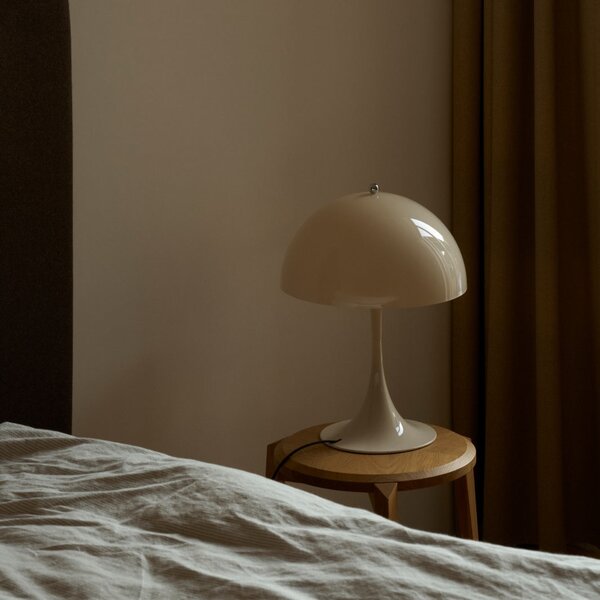 Stolná lampa Panthella 320, Opal beige – Louis Poulsen