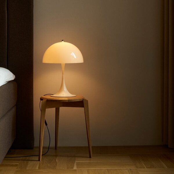 Stolná lampa Panthella 320, Opal beige – Louis Poulsen