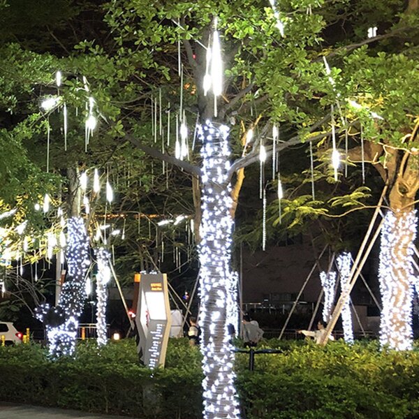 Vianočné LED kvapkajúce cencúle - 8ks, 50cm, rôzne farby Farba: Rôznofarebná