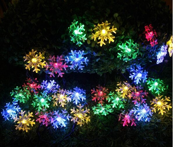 Vnútorná LED vianočná reťaz so snehovými vločkami, rôznofarebná, blikajúca, 6m, 50 LED