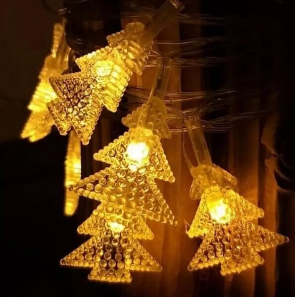 Vnútorná svetelná vianočná reťaz s LED diódami v tvare vianočného stromčeka - teplá biela, priehľadný kábel, 6m, 50 LED