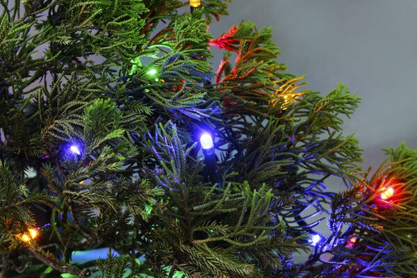 Vnútorná vianočná LED reťaz na batérie - rôznofarebná, 2 m, 20 LED