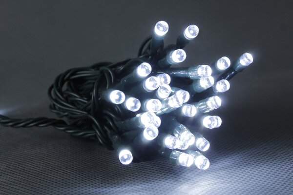 Vnútorná vianočná LED reťaz na batérie - studená biela, 2m, 20 LED