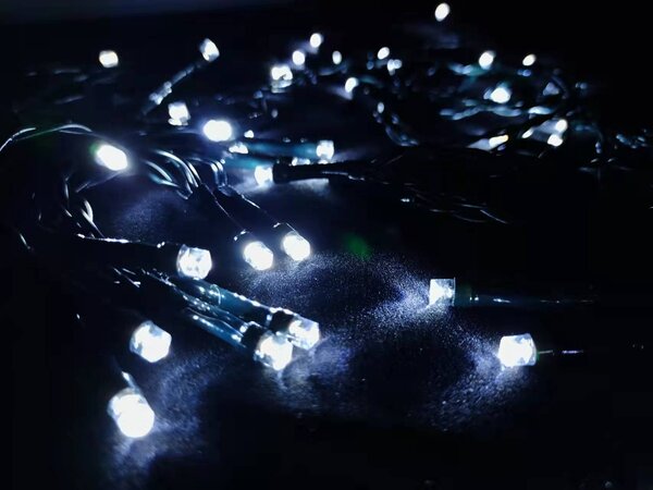 Vnútorná vianočná LED reťaz na batérie - studená biela, 2m, 20 LED