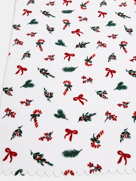 Sinsay - Vianočný fleecový prehoz so sviatočným motívom a vlnitým zakončením - biela