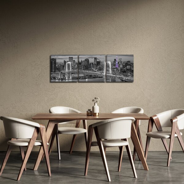 Obraz - Veľkomesto s fialovou vežou (s hodinami) (90x30 cm)