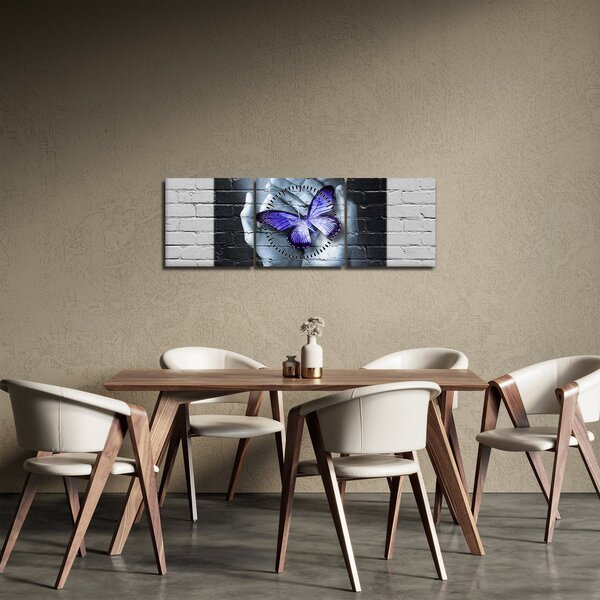 Obraz - Fialový motýľ na stene (s hodinami) (90x30 cm)