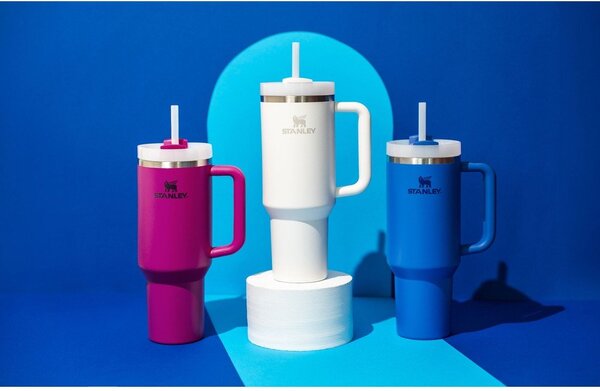 Biela termoska so slamkou z nehrdzavejúcej ocele 1,18 l Quencher H2.0 FlowState Tumbler Frost – Stanley