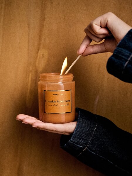 Sinsay - Sviečka Pumpkin Spice Latte - jantárová