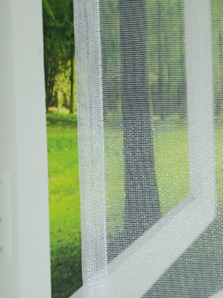 Dekorstudio Biela záclona SHINE s olovkom - vlastný rozmer Uchytenie závesu: Dekoračné krúžky strieborné, Šírka záclony: 200cm