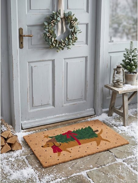 Hnědá kokosová rohožka s jezevčíkom a stromkom Vianoce - 75*45*1 cm - Clayre & Eef