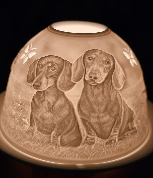 Biely porcelánový svietnik s jazvečíkmi Paollo - Ø 12*8 cm - Clayre & Eef