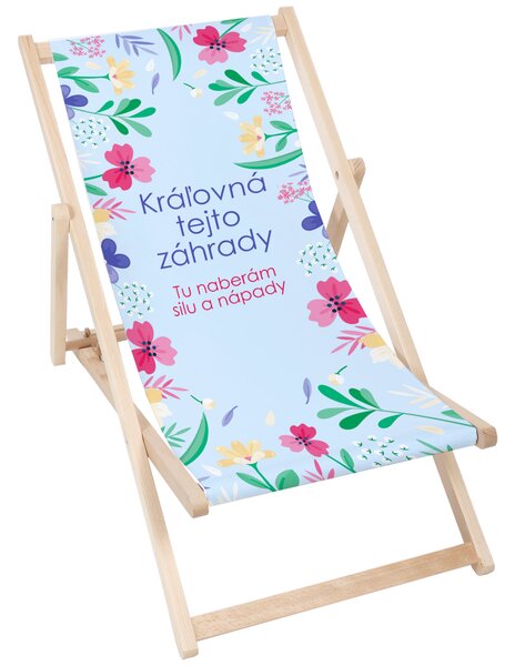Drevené plážové lehátko Kráľovná tejto záhrady. Tu naberám silu a nápady