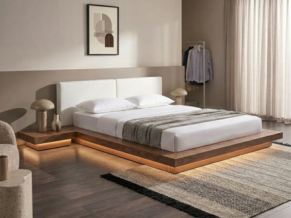 Posteľ v japonskom štýle hnedý jaseň 180 x 200 cm nízky drevený rám postele z MDF koženkové čelo LED podsvietenie nočné stolíky