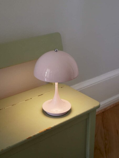 Louis Poulsen Prenosná lampa Panthella 160 V3, opal pale rose 5744171452