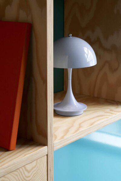 Louis Poulsen Prenosná lampa Panthella 160 V3, opal pale blue 5744171465