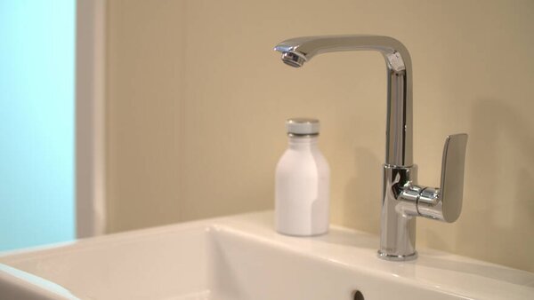 Hansgrohe Metris - Páková umývadlová batéria 230 s odtokovou súpravou s tiahlom, chróm 31087000
