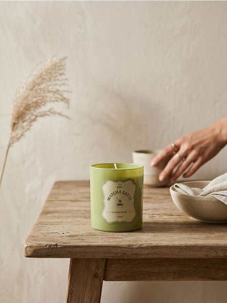 Sinsay - Vonná sviečka Matcha Latte - bledozelená