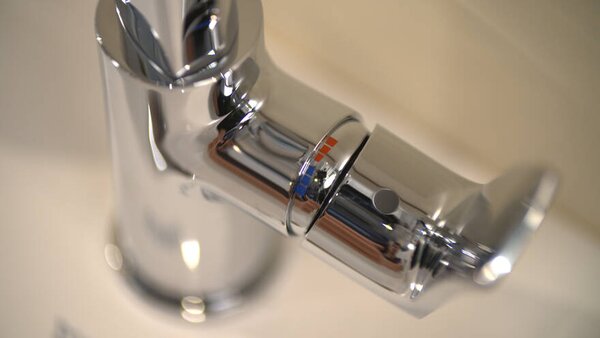 Hansgrohe Metris - Páková umývadlová batéria 230 s odtokovou súpravou s tiahlom, chróm 31087000