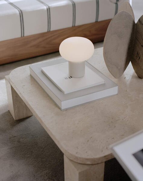 New Works Prenosná stolná lampa Karl-Johan, light grey 22012