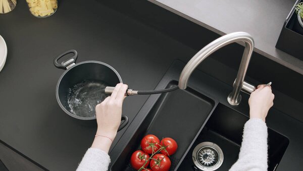 Hansgrohe Talis M54 - Páková kuchynská batéria 210, vyťahovateľná sprška, 2jet, chróm 72800000