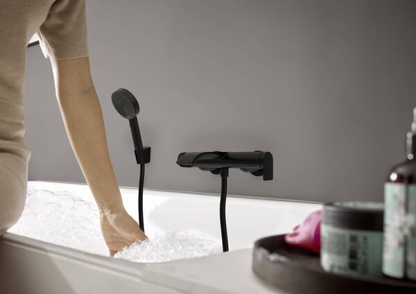 Hansgrohe Vivenis - Páková vaňová batéria nástenná, čierna matná 75420670