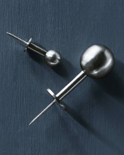 Kovový vešiak Ball Silver Finish Small – set 2 ks