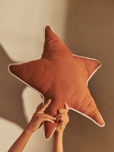 Dekoratívny vankúš Star Brown Clay 48 cm