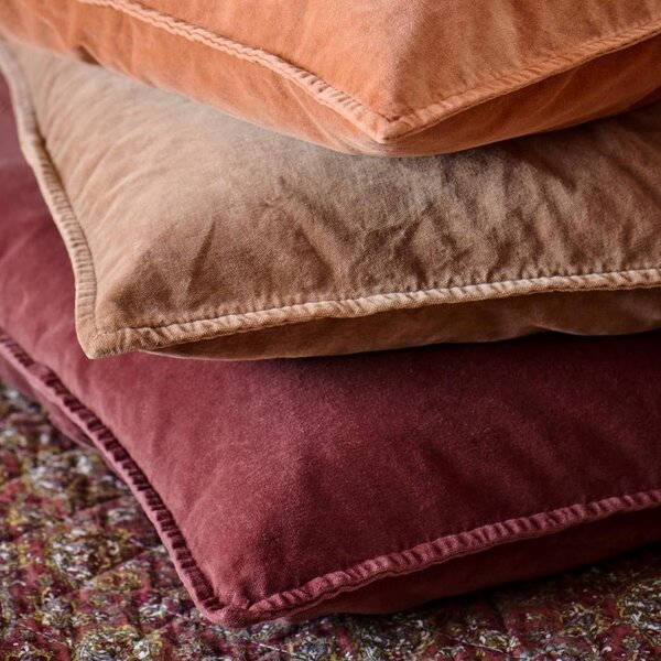 Zamatový obal na vankúš Dusty Plum 52 × 52 cm