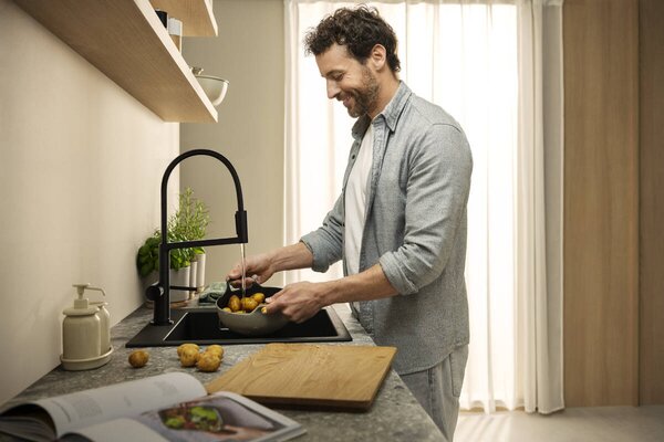 Hansgrohe Talis Select M54 - Páková kuchynská batéria Semi-Pro, 3jet, čierna matná 72861670