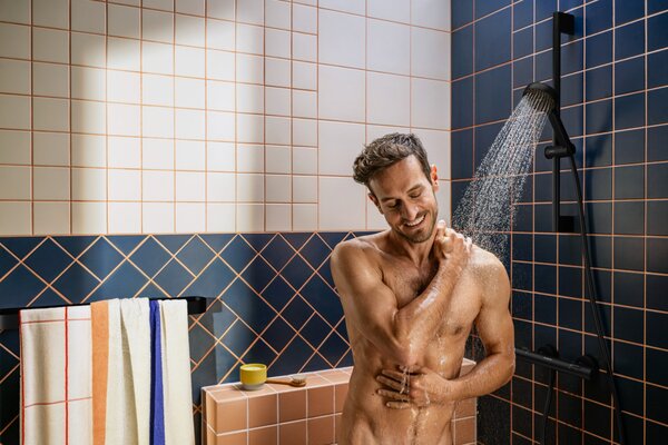 Hansgrohe Activera Select S - Sprchová súprava 95 2jet s tyčou 650 mm, EcoSmart, čierna matná 28044670