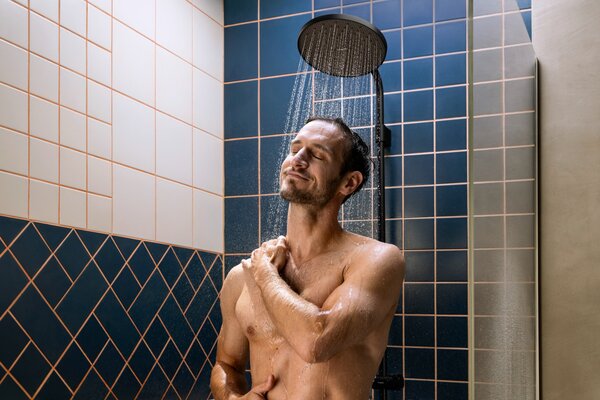 Hansgrohe Activera S - Sprchový systém Showerpipe 240 1jet so sprchovou tyčou Varia s termostatom Ecostat Fine, EcoSmart, čierna matná 28078670