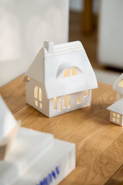 Porcelánový svícen domeček Thatch Large
