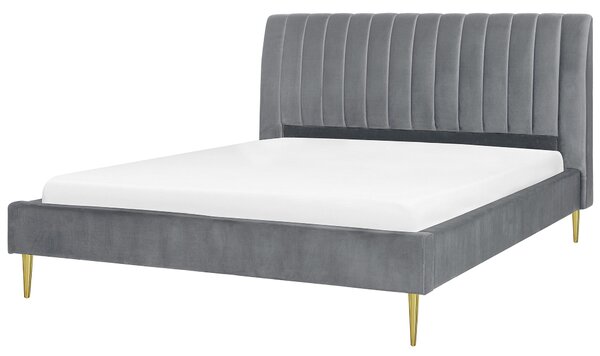 Čalúnená posteľ sivá zamatová 180 x 200 cm lamelový rošt vysoké čelo elegantný dizajn spálňa
