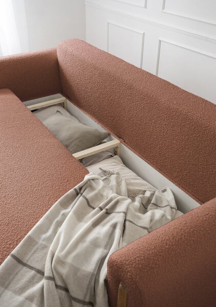 MUZZA Trojmiestna rozkladacia pohovka cadova 244 cm s úložným priestorom chenille terakota s prírodnými nohami